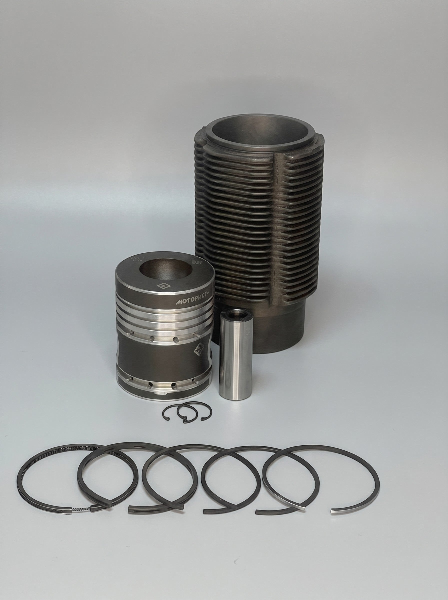 Conjunto de pistón, anillos, camisa, perno y seguro SIDENA de Innovaciones Industriales para motor