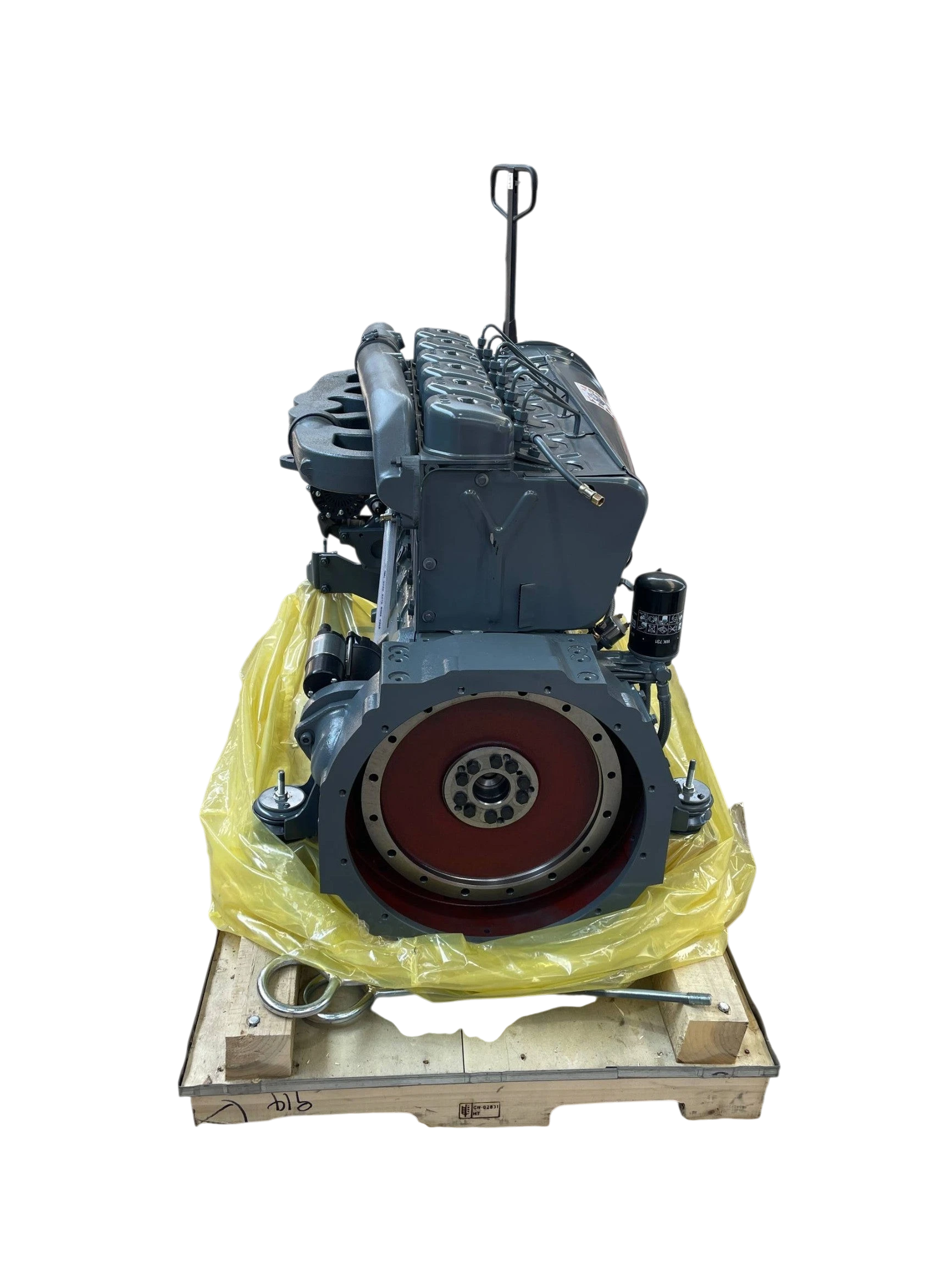 Motor diesel Innovaciones Industriales F6L914 de 6 cilindros refrigerado por aire sobre base de madera