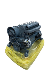 Motor diesel Innovaciones Industriales F6L914 de 6 cilindros con refrigeración por turbina en taller industrial